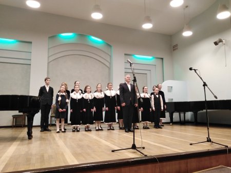 Образцовый хор старших классов "Децима" под руководством А.Климовича принял участие в проекте "Зимние сказки рояля"